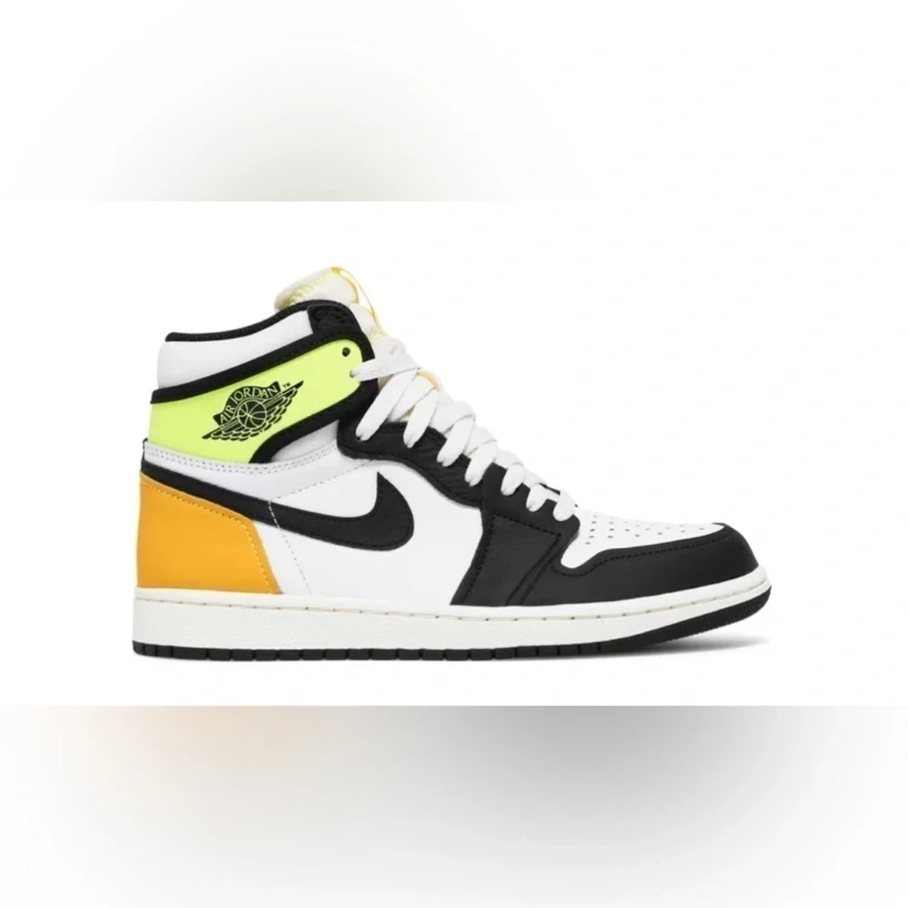 NEW Youth Nike Air Jordan 1 Retro High OG Volt Gold size 5 Youth